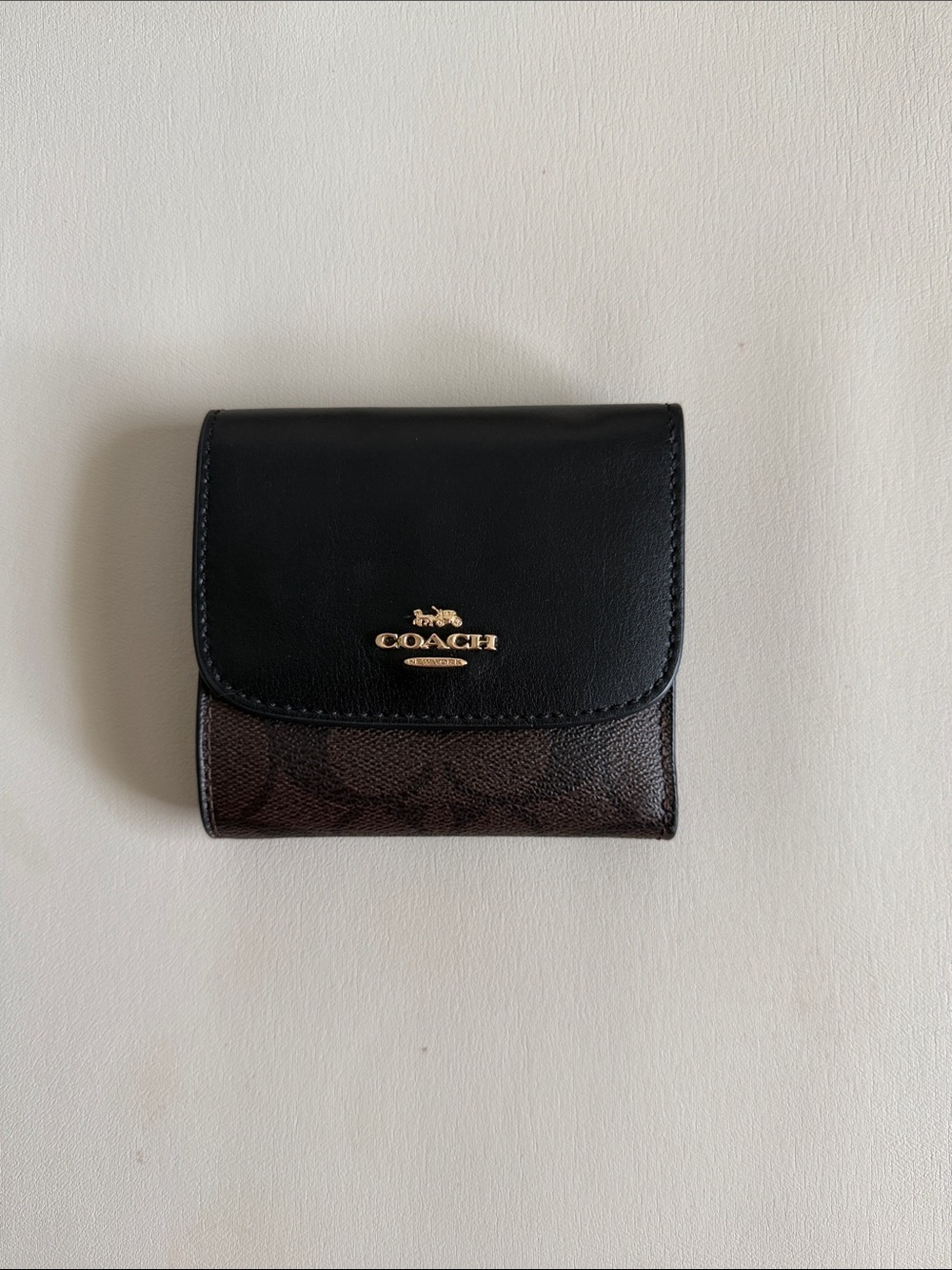 COACH Black Leather & Brown Signature Card Holder with Gold Logo